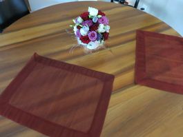 2 Tischsets, 1 Läufer, rot