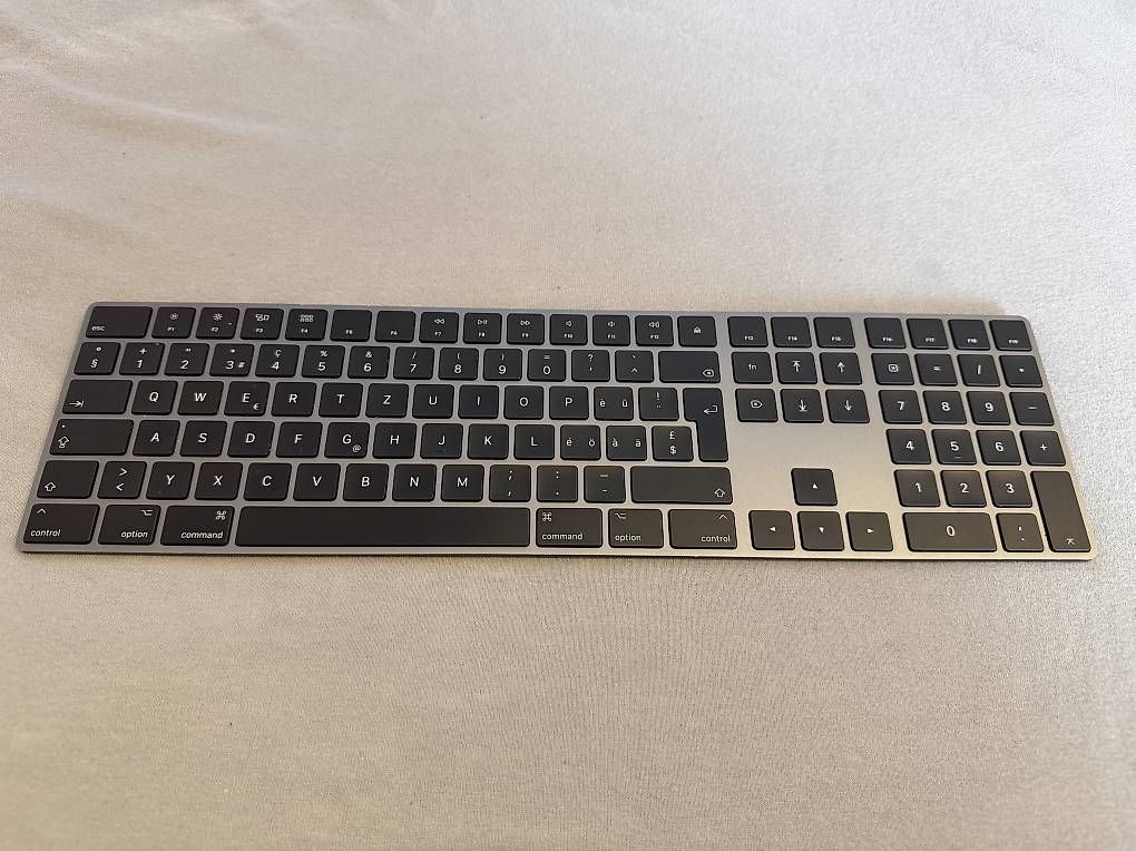Tastiere: Apple Magic Keyboard mit Ziffernblock, CH-Layout, Neuwertig – Usato da Horgen venduto da Yannickzu