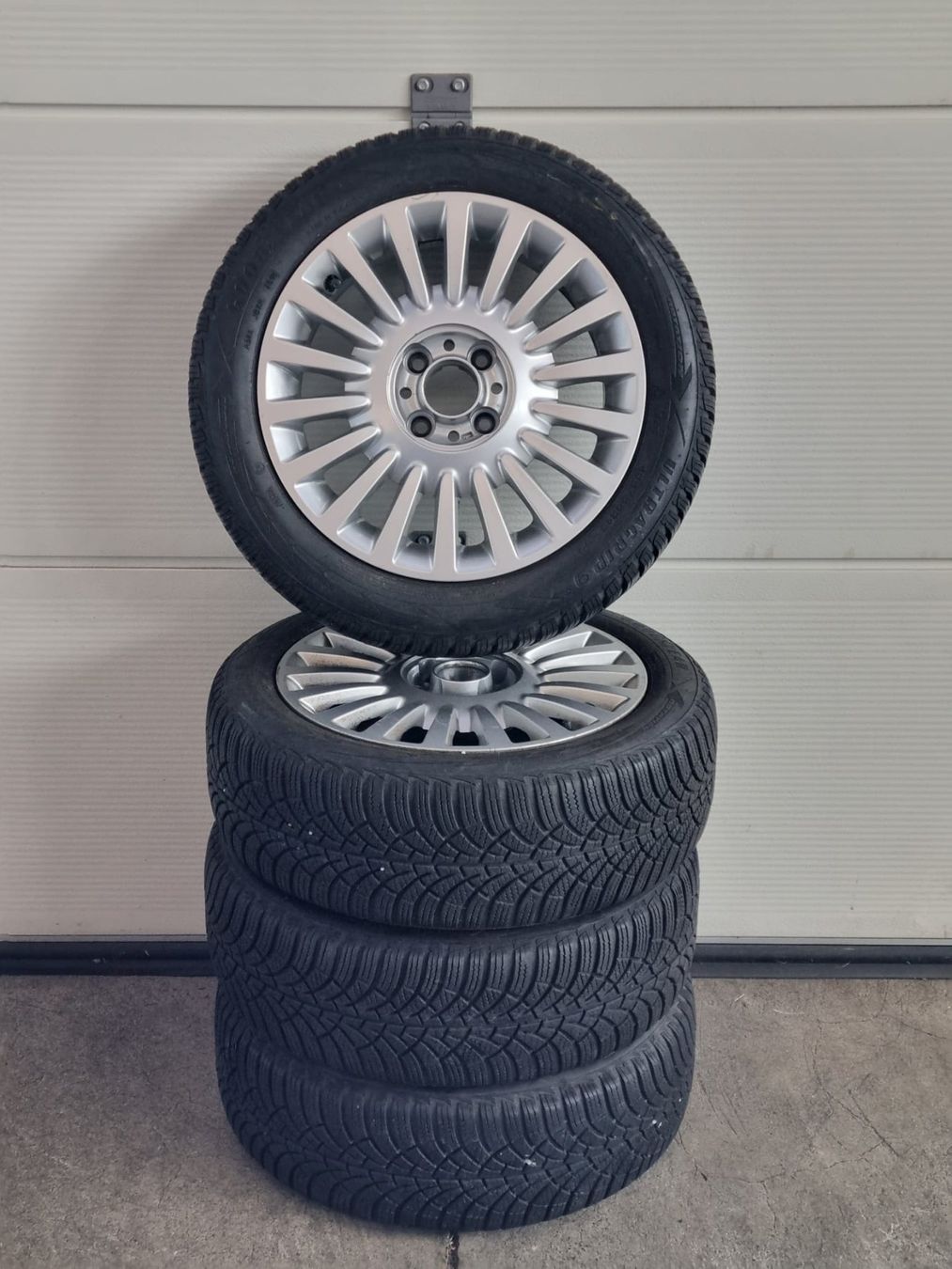 Fiat Pneus & Roues: Fiat 500 Winterräder – D'occasion à Kirchdorf AG par Cartastic_AG