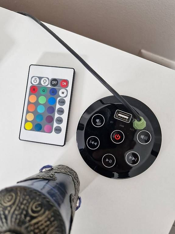 Mobili TV: Mobile TV con LED e speaker + tavolino – Usato da Giubiasco venduto da acbelli 2