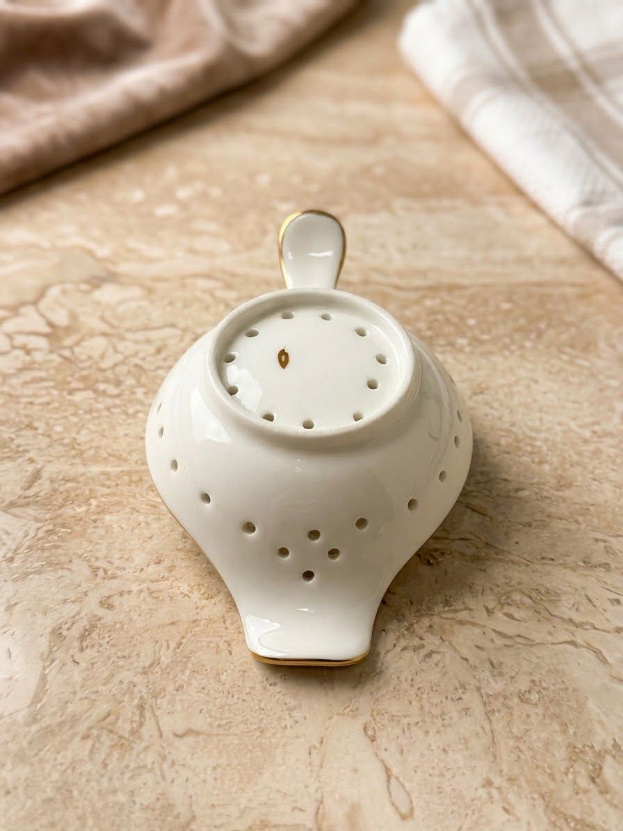Ciotole: Staffordshire Bone China tea strainer  – Usato da Forch venduto da ays_5lbc 2