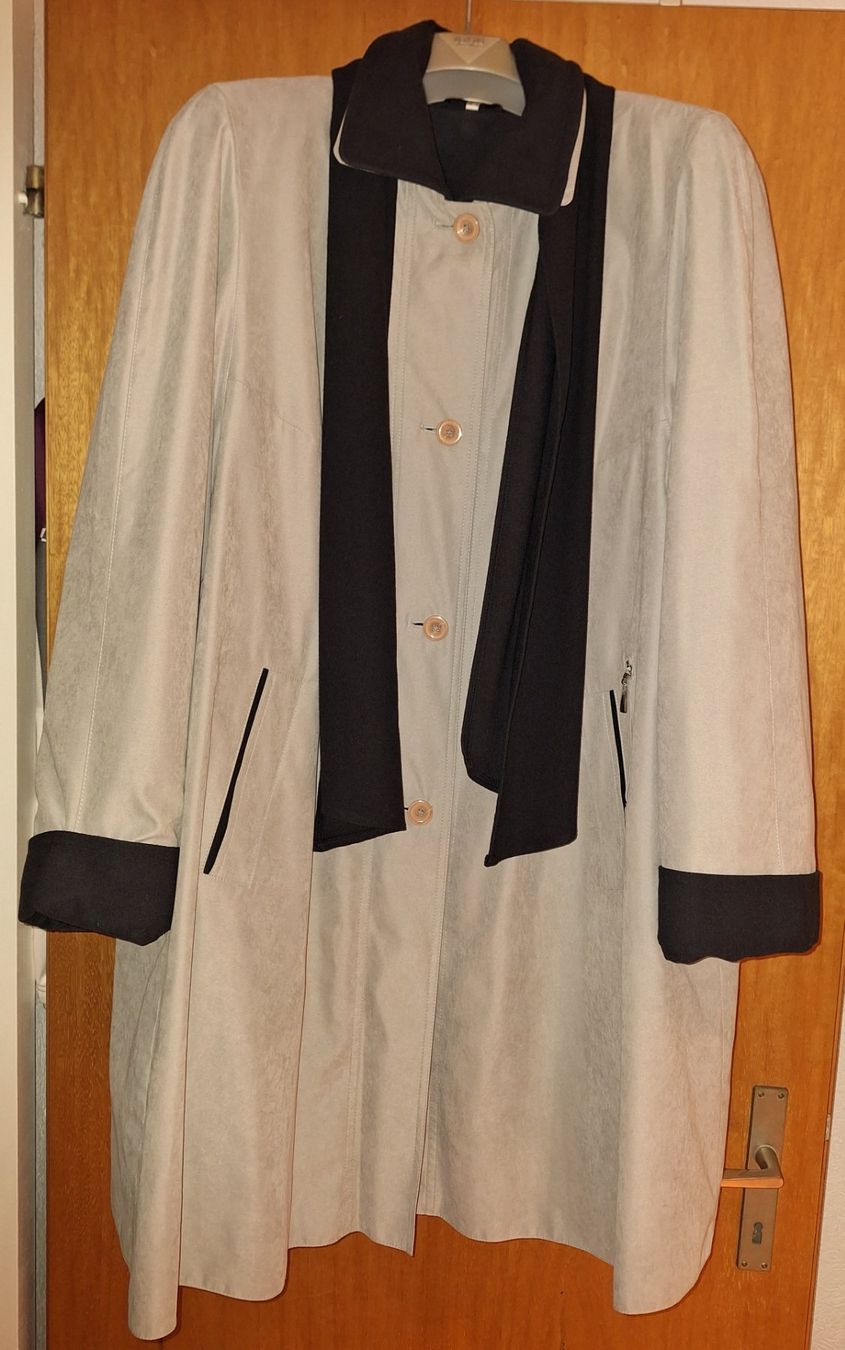 Cappotti: Eleganter Damenmantel Gr. 44 hellgrau/schwarz – Usato da Wettingen venduto da Egro2 1