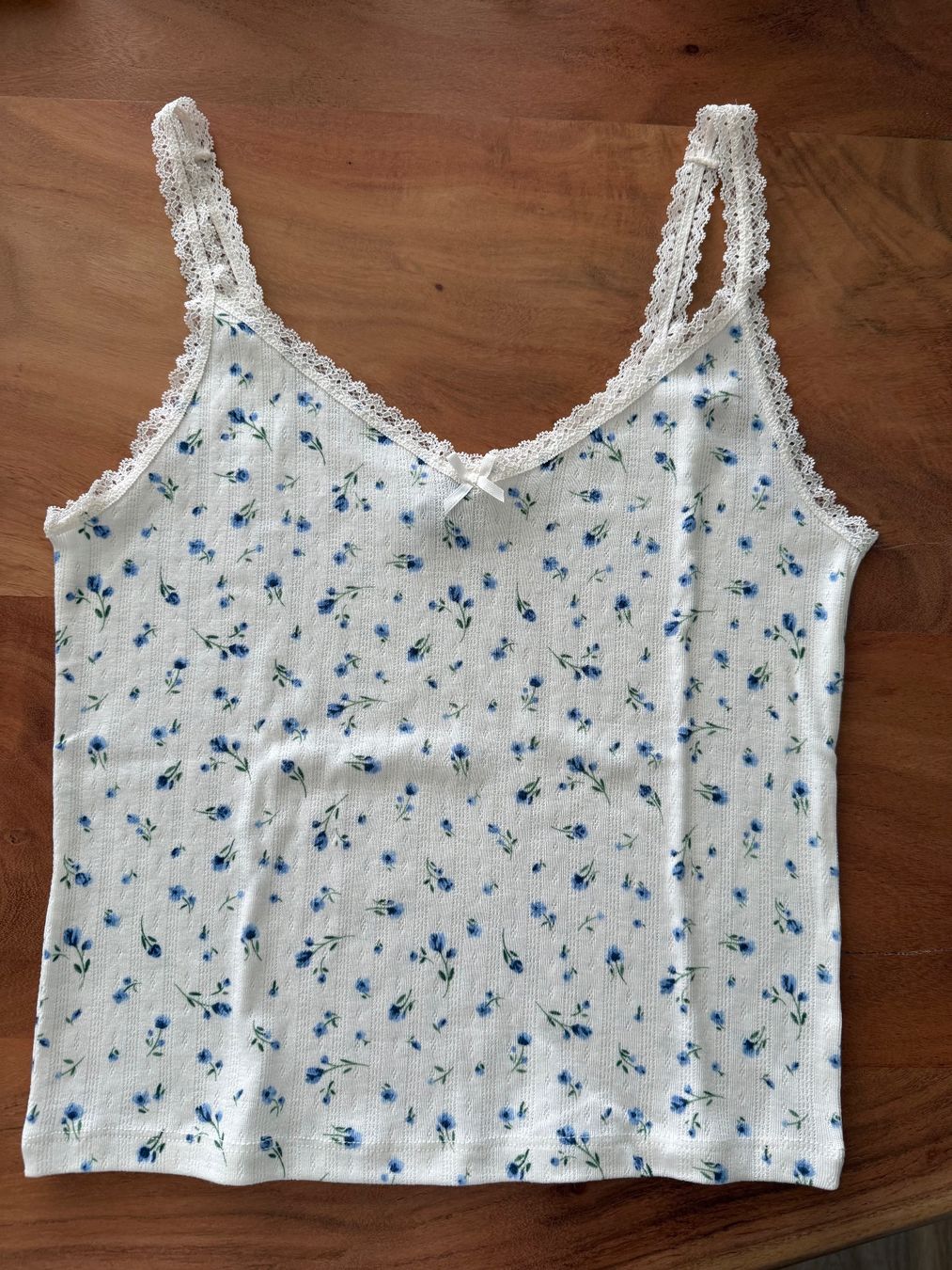 H&M Top: H&M Sommertop Gr. M mit Spitze – Nuovo (secondo la descrizione) da Giswil venduto da Ody2