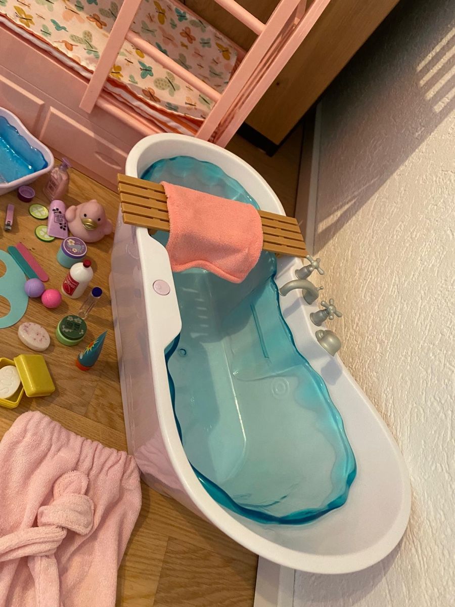 Puppen: Puppe Hochbett Kleider – Gebraucht aus Winterthur von Debatte 7