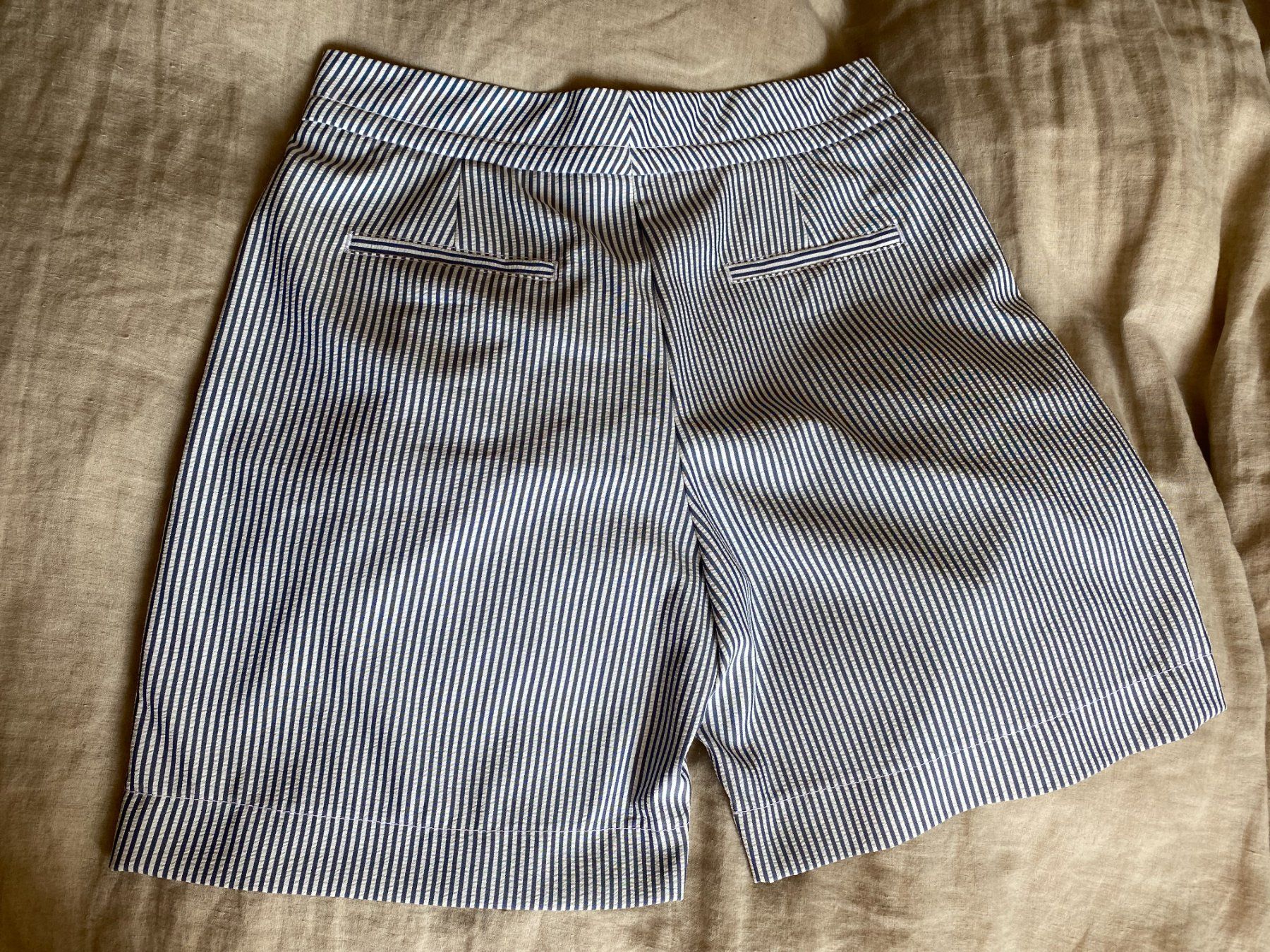 Hosen: leichte Sommerhose, Short in Grösse  40 – Neu und originalverpackt aus Stetten SH von bijoux18 5