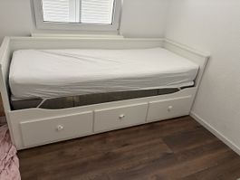 Tagesbett weiss mit Bettkasten und Schubladen