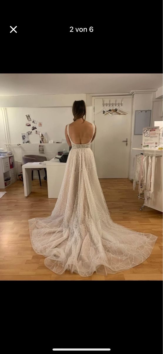 Vestiti: Wunderschönes, elegantes Brautkleid mit Schleppe – Usato da Glattpark (Opfikon) venduto da malouamelia 1