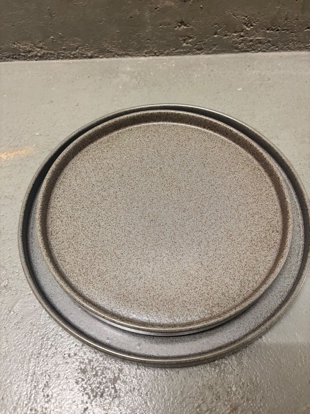 Coop Piatti: Steingut Speiseteller Set 11teilig, grau/antrazit à Table – Usato da Urdorf venduto da Schnuffi06