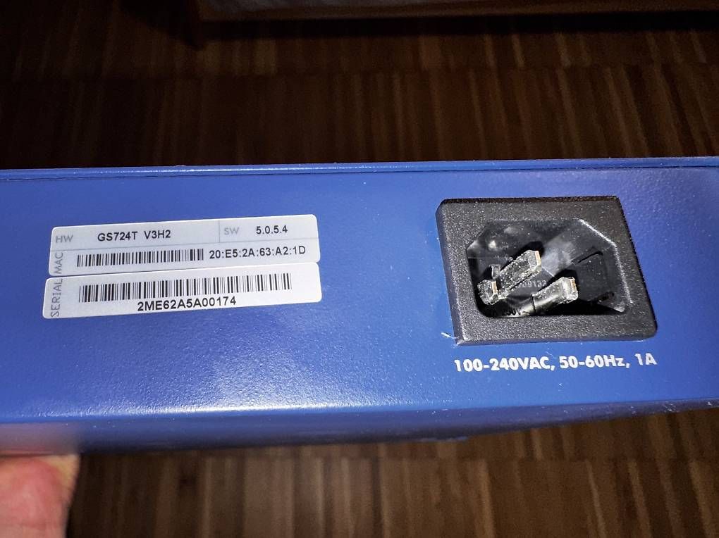 Netgear Hub & Switch: Switch LAN Netgear GS724T – Usato da Zürich venduto da geminyone80 4