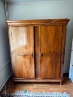 antiker Kleiderschrank Biedermeier Stil Nussbaum ca. um 1950