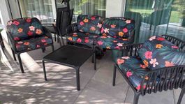 Salon de jardin 4 places et table basse fleurie