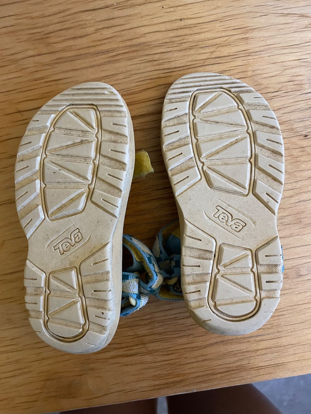 Teva Scarpe per ragazzi: Teva 26 – Usato da Basel venduto da lel_t5qc 1