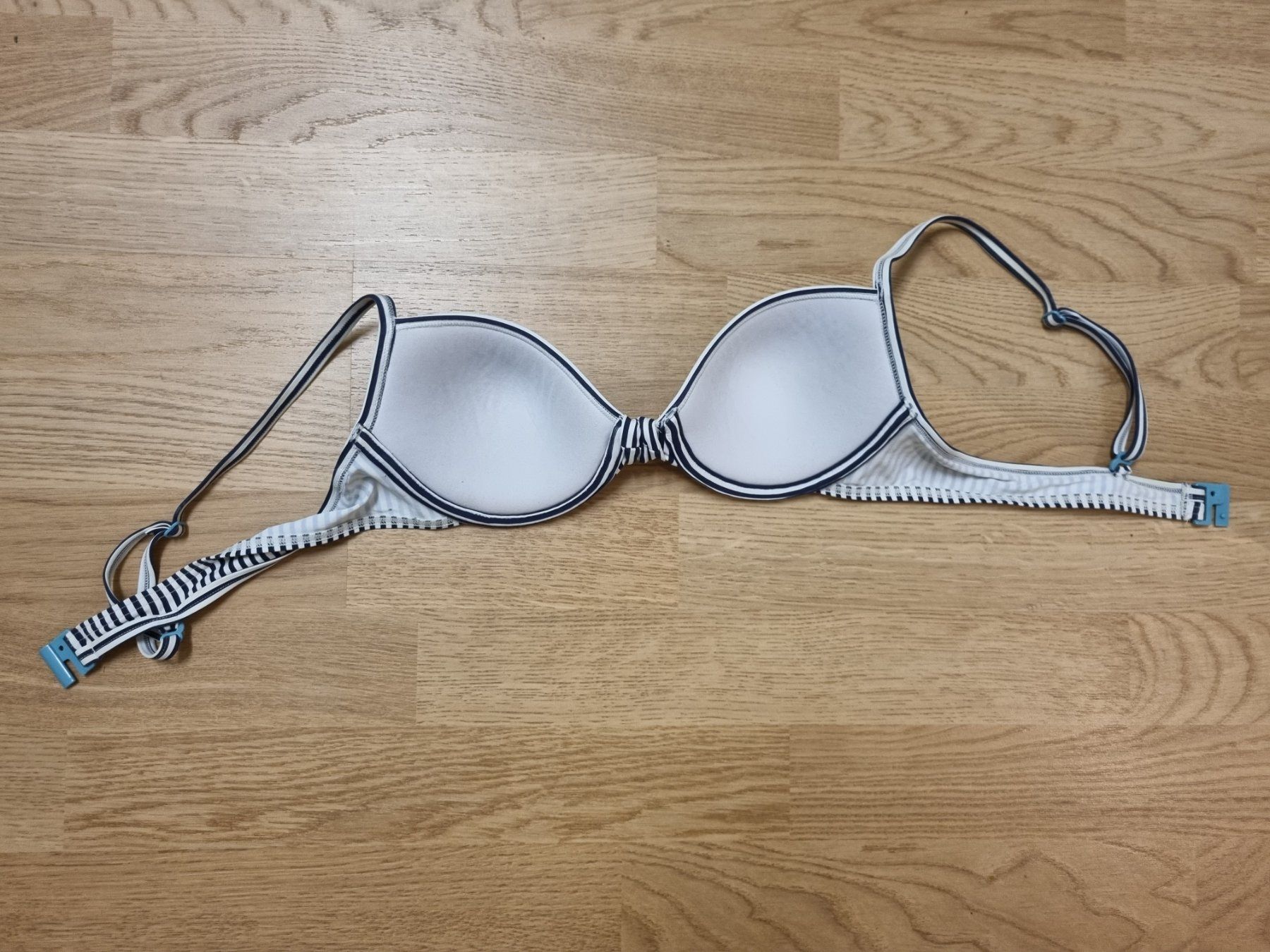 Costumi da bagno & Bikini: *NEU* Bikini Oberteil gestreift S.Oliver – Nuovo (secondo la descrizione) da Kollbrunn venduto da Tinchjen 1