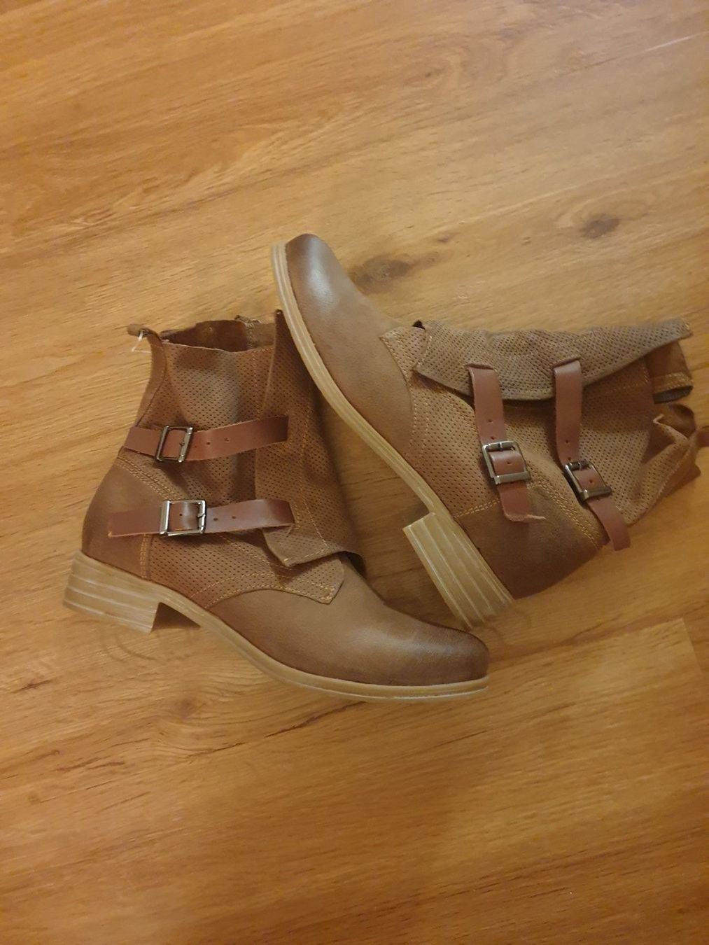 Scarpe da donna: wunderschöne, neue Stiefel aus Leder Gr. 38 – Nuovo e nell'imballaggio originale da Affoltern am Albis venduto da lu08