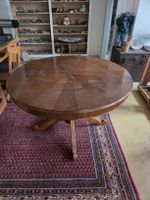 Runder Esstisch, Durchmesser 118cm  Nussbaum, Antik Look