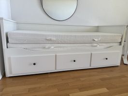 HEMNES Tagesbett mit 3 Schubladen und 2 Matratzen Fast Neu