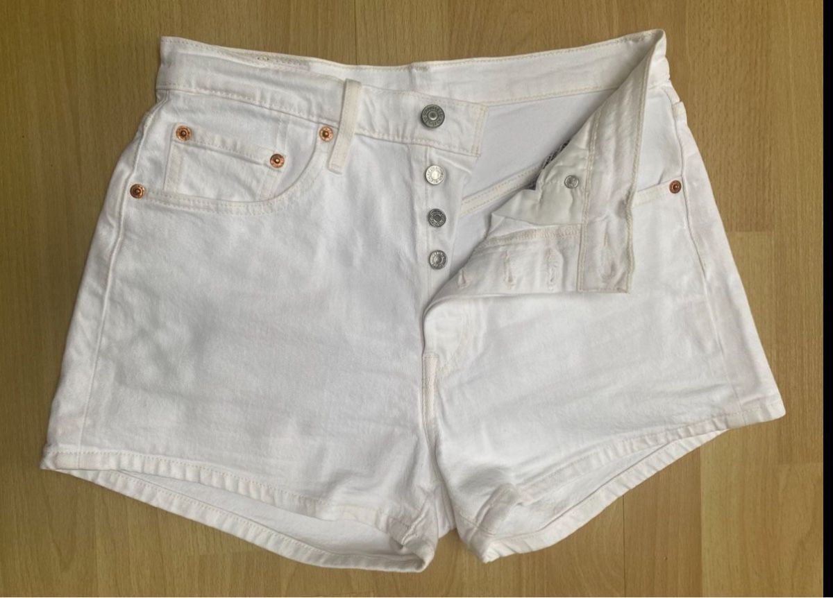 Levi's Jeans: Levi's Shorts – Nuovo (secondo la descrizione) da Winterthur venduto da Flomiverse 1