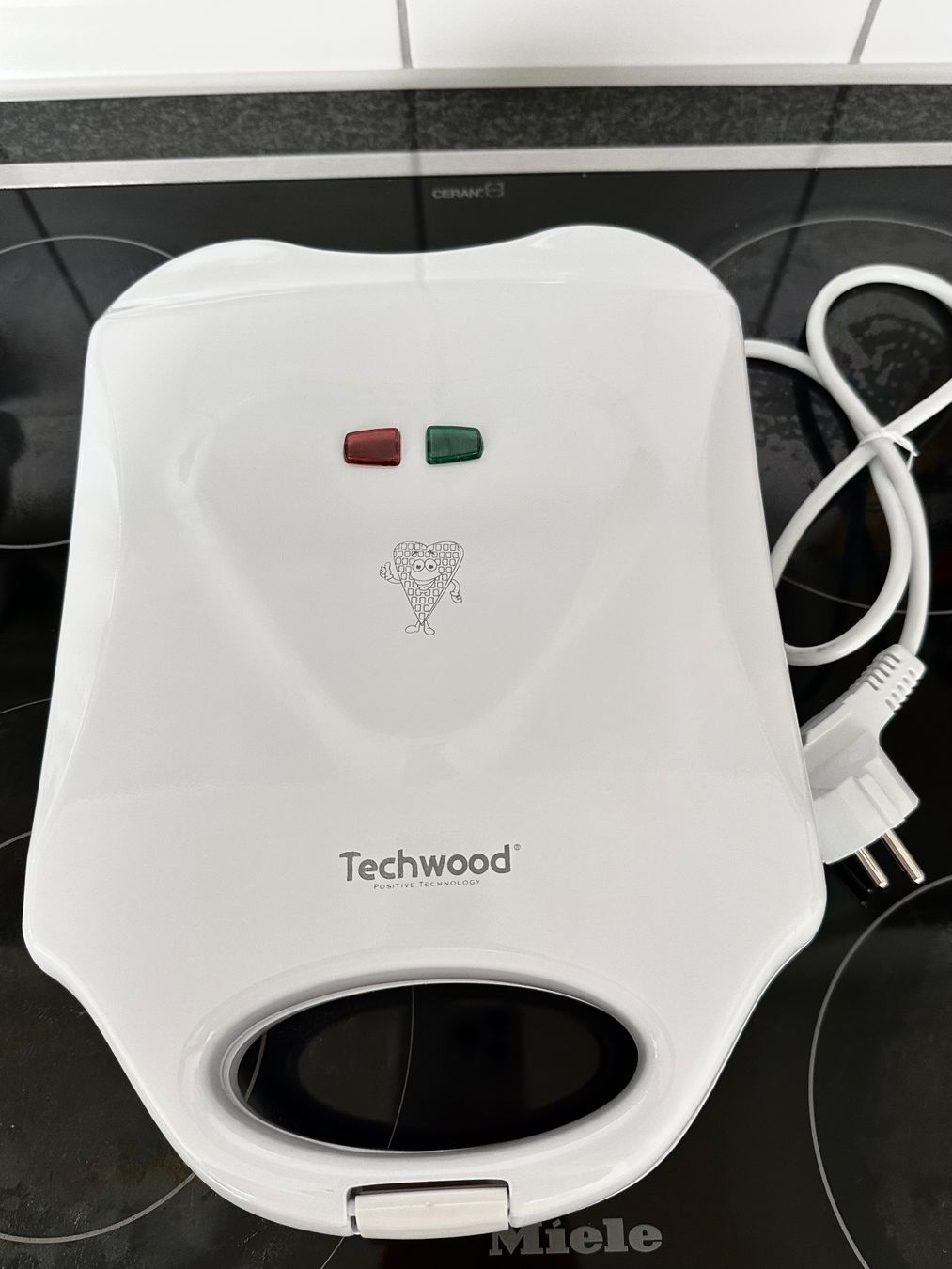 Elettrodomestici da cucina: Waffle maker – Usato da Basel venduto da and_9pj9 1