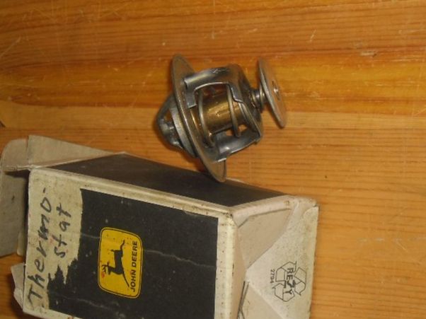 Altro per industria metallurgica: Thermostat zu John Deere 940 / 2040 – Nuovo (secondo la descrizione) da Büren SO venduto da omsa 1
