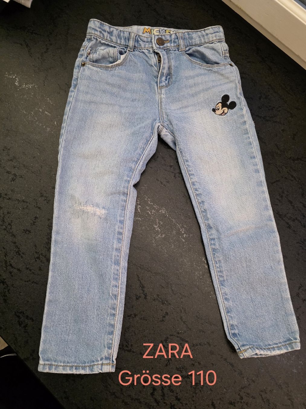 Zara Pantaloni: ZARA Disney Jeans 110 – Usato da St. Peterzell venduto da upcycling_