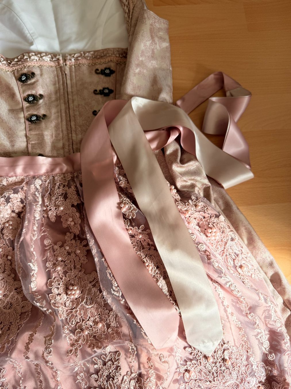 Krüger Vestiti: Krüger Dirndl – Usato da Männedorf venduto da jad_l7jg 5