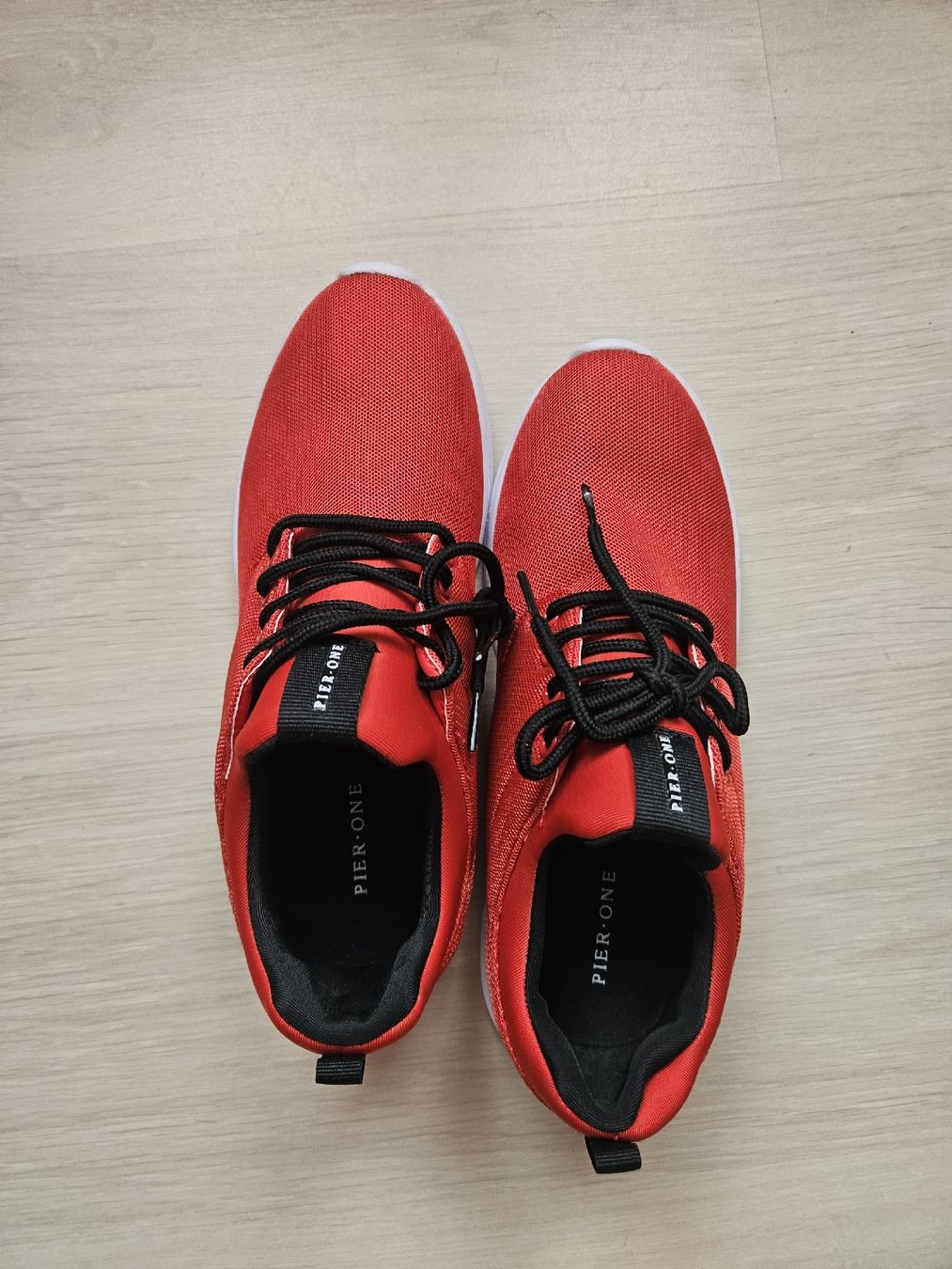 Scarpe da donna: NEUE Pier One Sneaker, Rot, Grösse 38 – Nuovo (secondo la descrizione) da Steckborn venduto da suz_v2v6 7