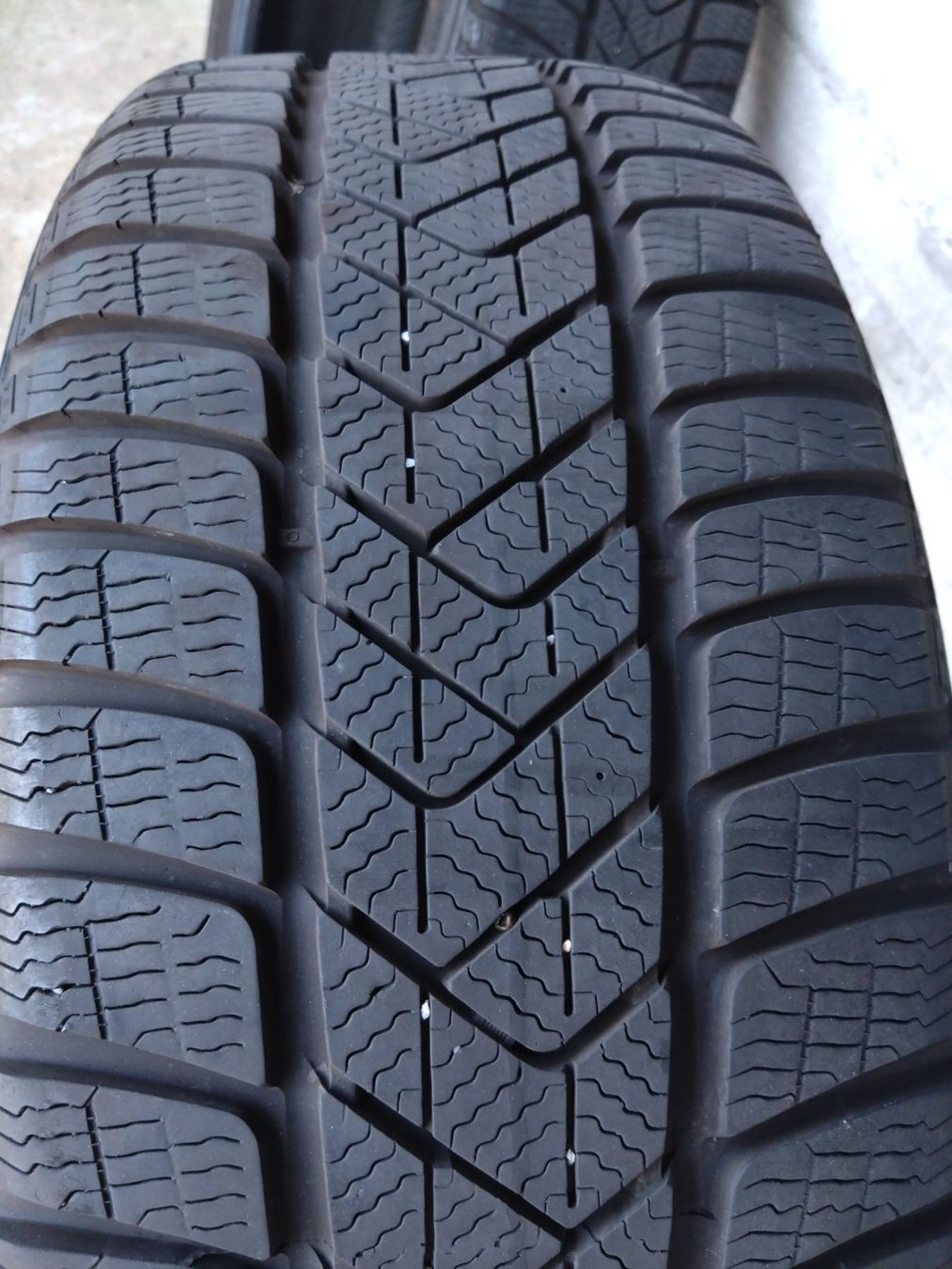 Pirelli Pneus & Roues: 225/45R18 Winterreifen Pirelli – D'occasion à Bergdietikon par Corolla10 1
