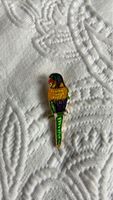 Wunderschöner Pin: Papagei