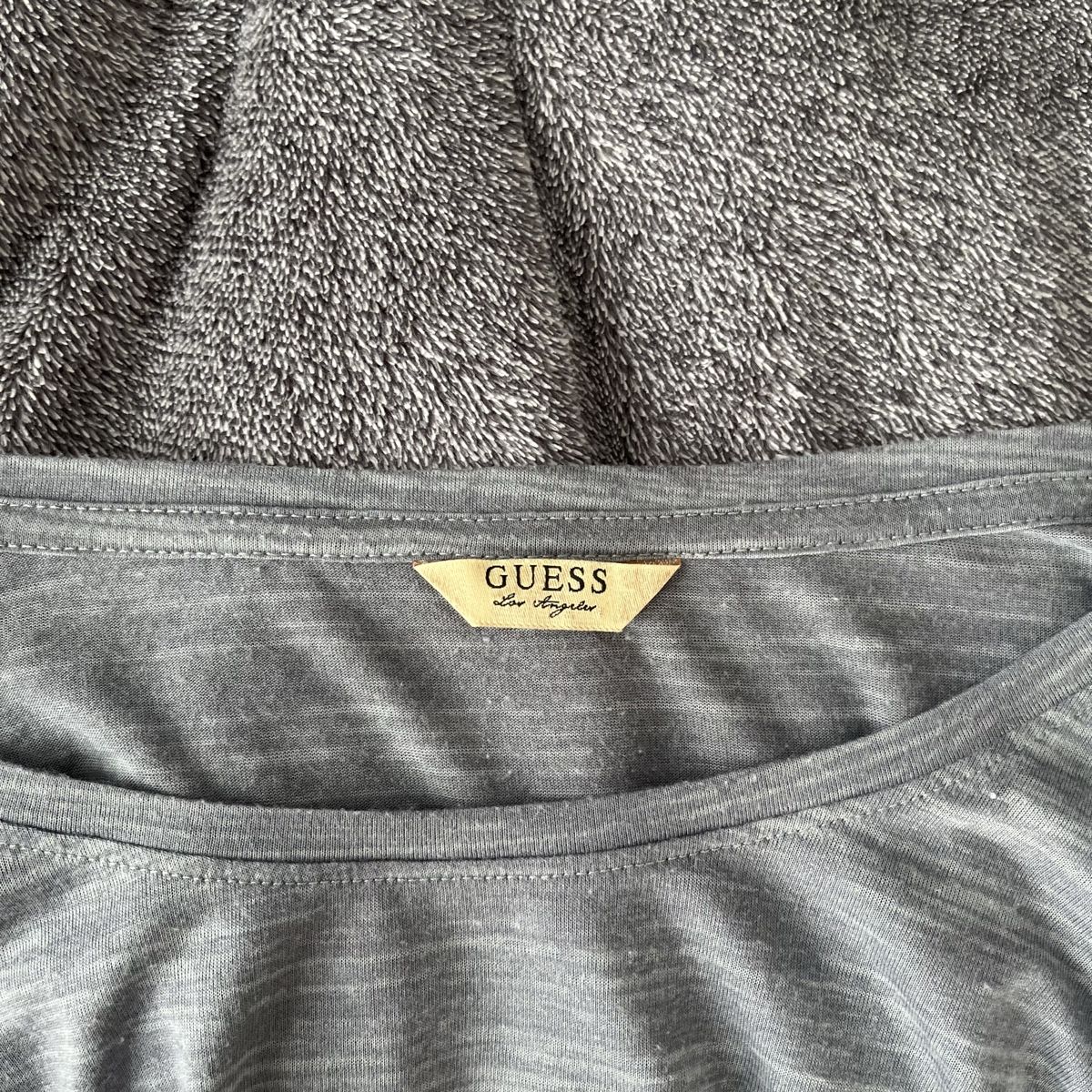 Guess Top: Guess Langarm T-Shirt – Usato da Zug venduto da saskia-chiara 3