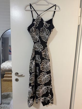 Kleid Damen Schwarz bestickt Grösse S neuwertig