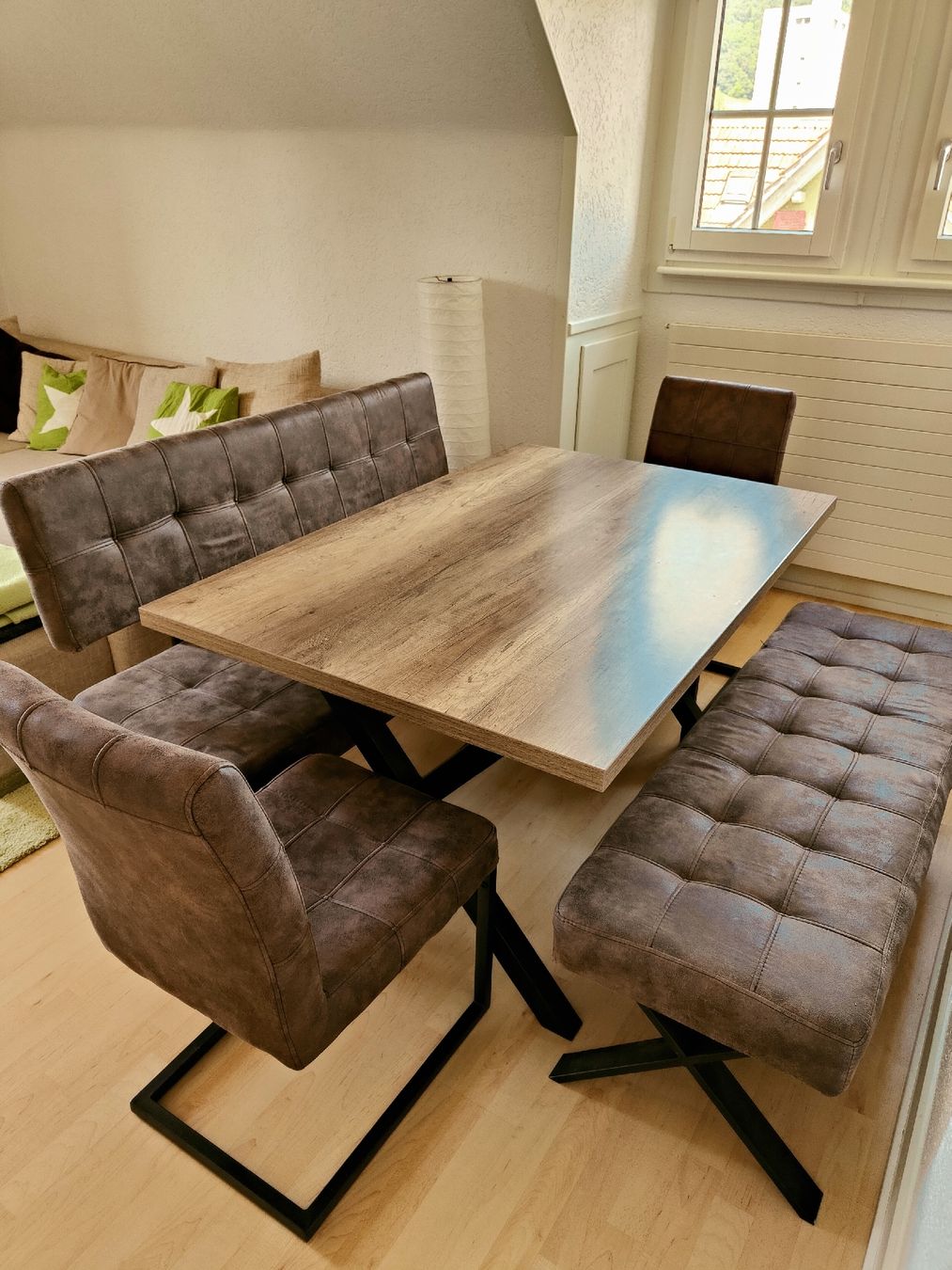 Set di tavolo e panche: Esszimmer Tisch, 2x Bänke, 2x Stühle – Usato da Malters venduto da leif