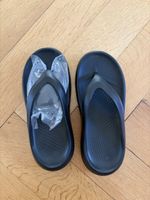 Badesandalen Zehentrenner schwarz Grösse 255 neuwertig
