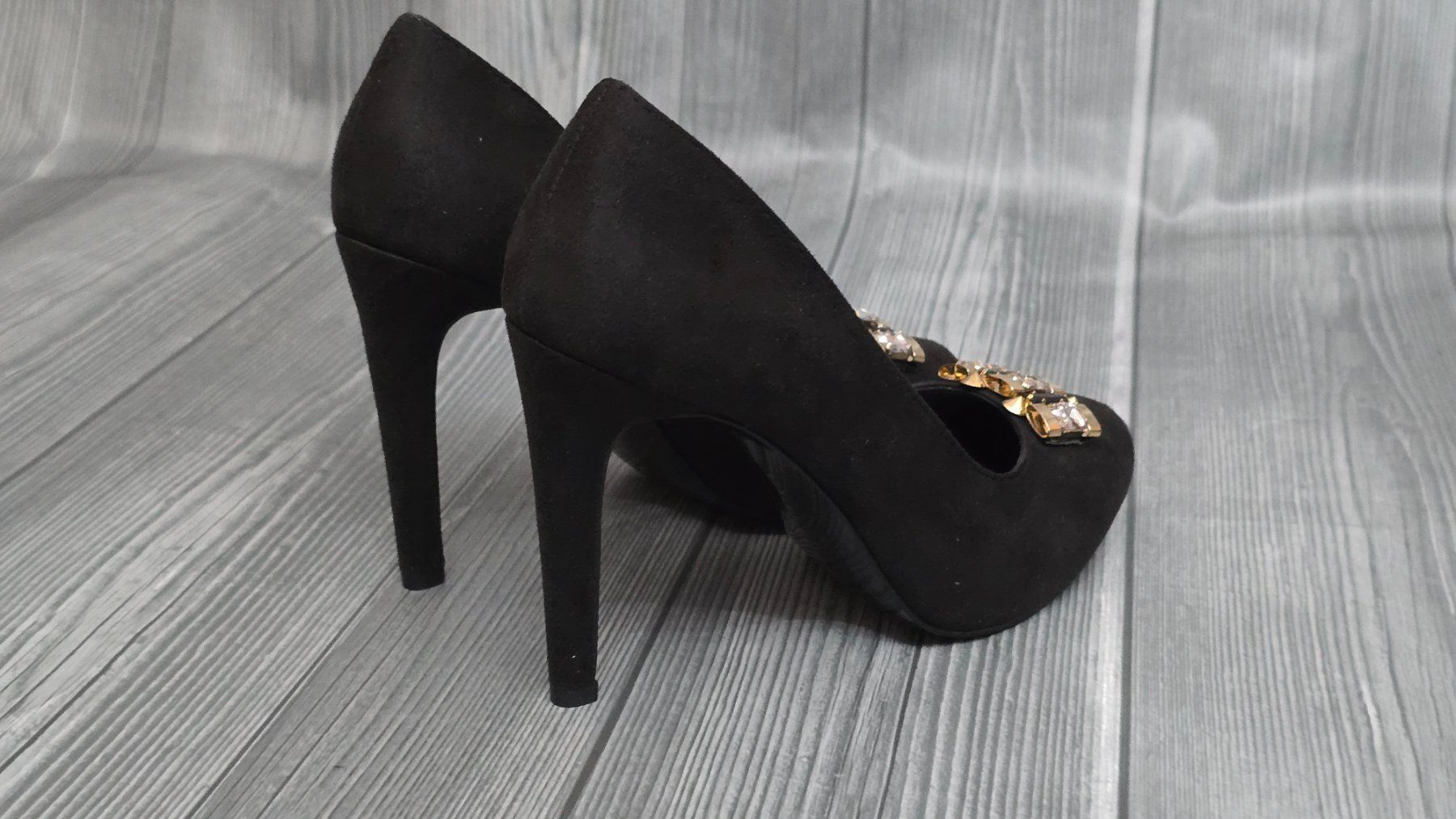 Damenschuhe: Estrada Pumps - 38 - Schwarz mit Schmuckbrosche – Gebraucht aus Thalwil von VitaMini 3