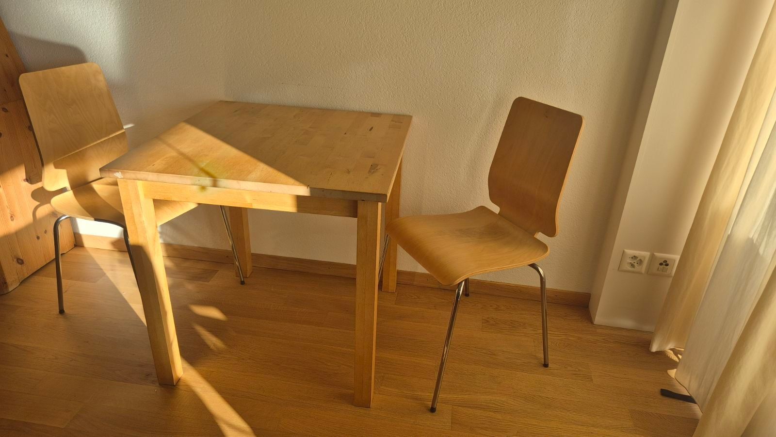 Set di tavolo e panche: Holztisch mit Stühlen – Usato da Teufen AR venduto da ShelbyGT500SS