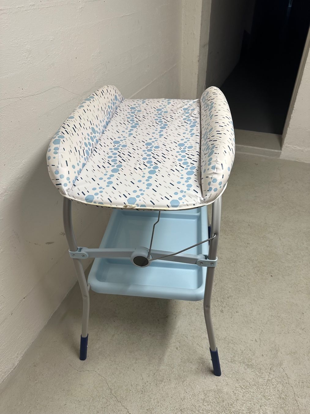 Chicco Baignoires: Chicco Cuddle & Bubble Bath & Changing Table – Neuf (Voir description) à Richterswil par Misterwine