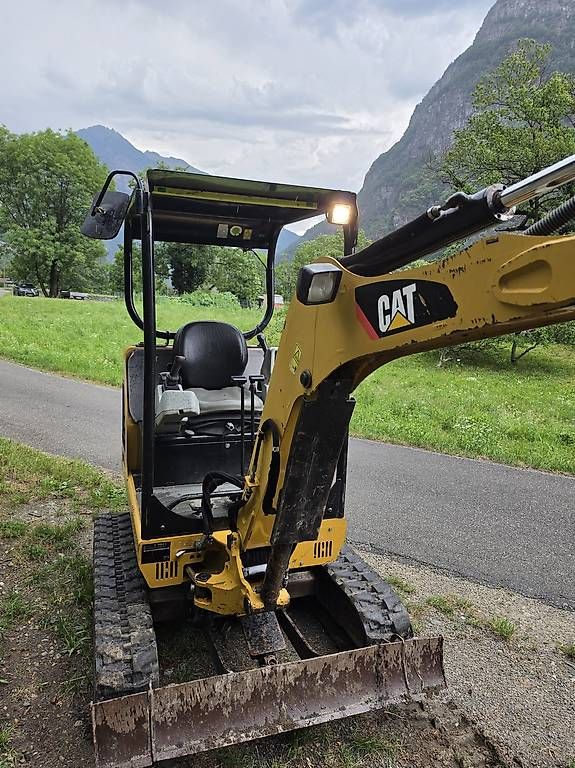 Bagger: Escavatore  caterpillar  301.8 – Gebraucht aus Cevio von lulina