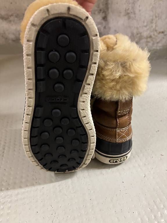 Herrenschuhe: Winterschuhe CROCS mit echtem Fell Gr. 37 – Gebraucht aus Basel von vic_gnc2 2