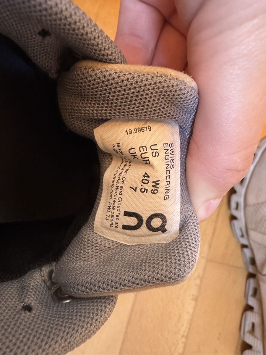 On Chaussures femmes: On Cloud Waterproof Desert/Lunar – D'occasion à Dietlikon par martelena 3