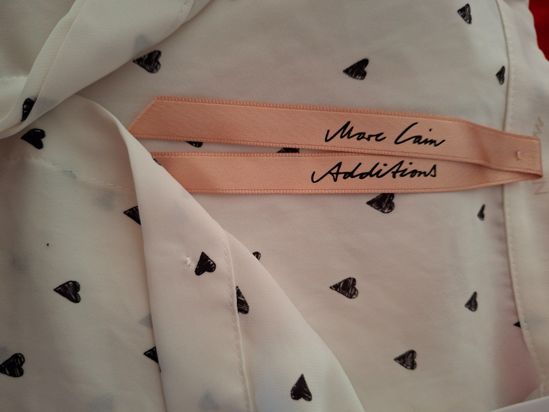 Marc Cain Blusen: MarcCain Bluse weiss mit schwazen Herzen – Gebraucht aus Unterentfelden von hofa01 3