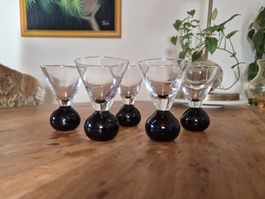Lot de 5 verres à liqueur pied rond, noir. Vintage