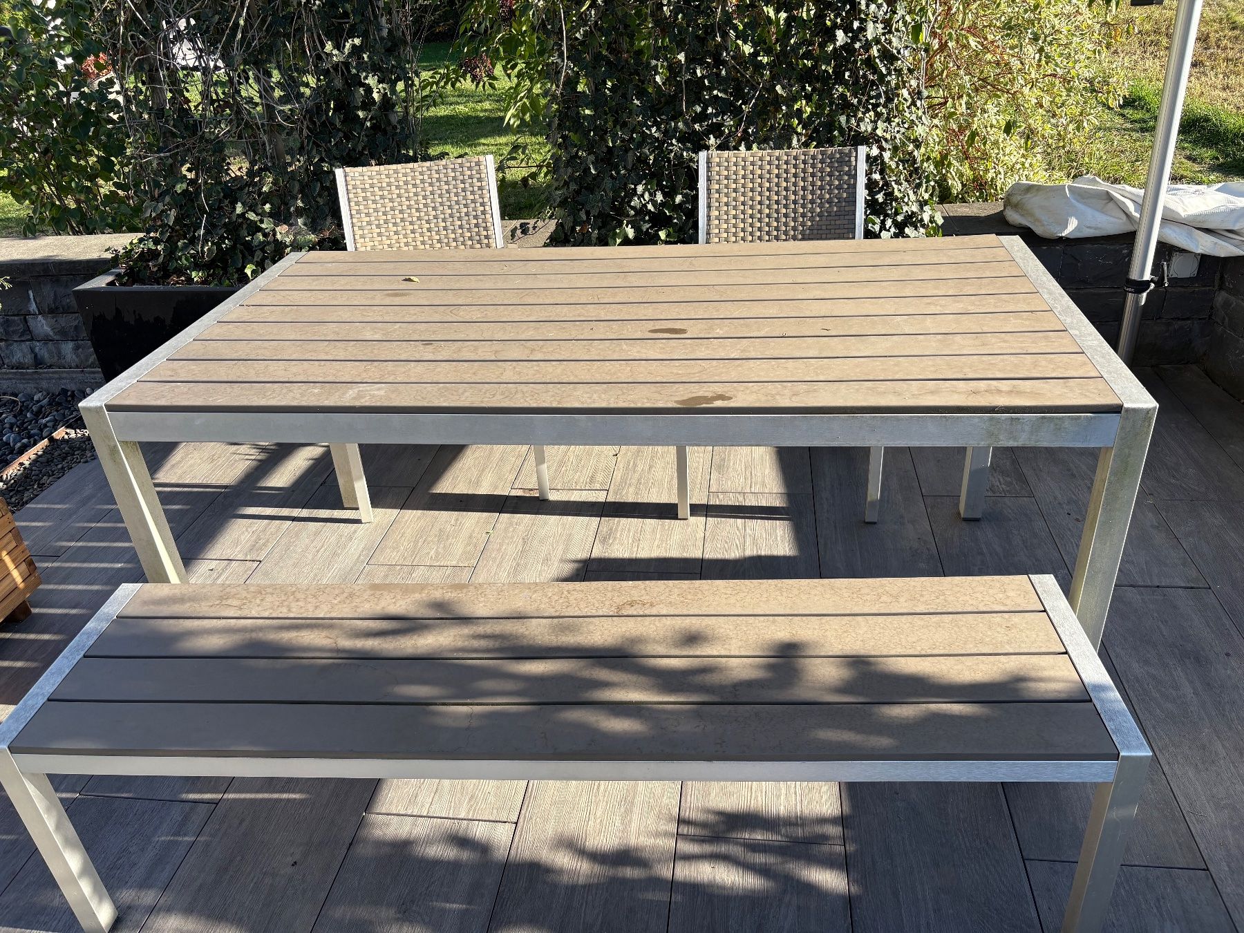 Set di tavolo e panche: Gartentisch mit Sitzbank und 2 Stühlen – Usato da Willisau venduto da bluetigereye