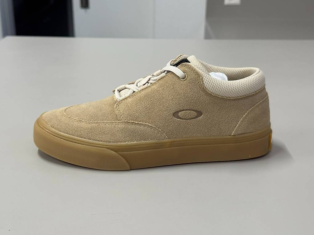 Scarpe da uomo: Oakley Banks Low  Pebble Mist  Größe EU 37.5 – Usato da Sursee venduto da pilatus.sport 1