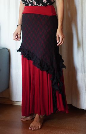 Flamenco Rock Tanzkleidung rot mit schwarzer Stickerei