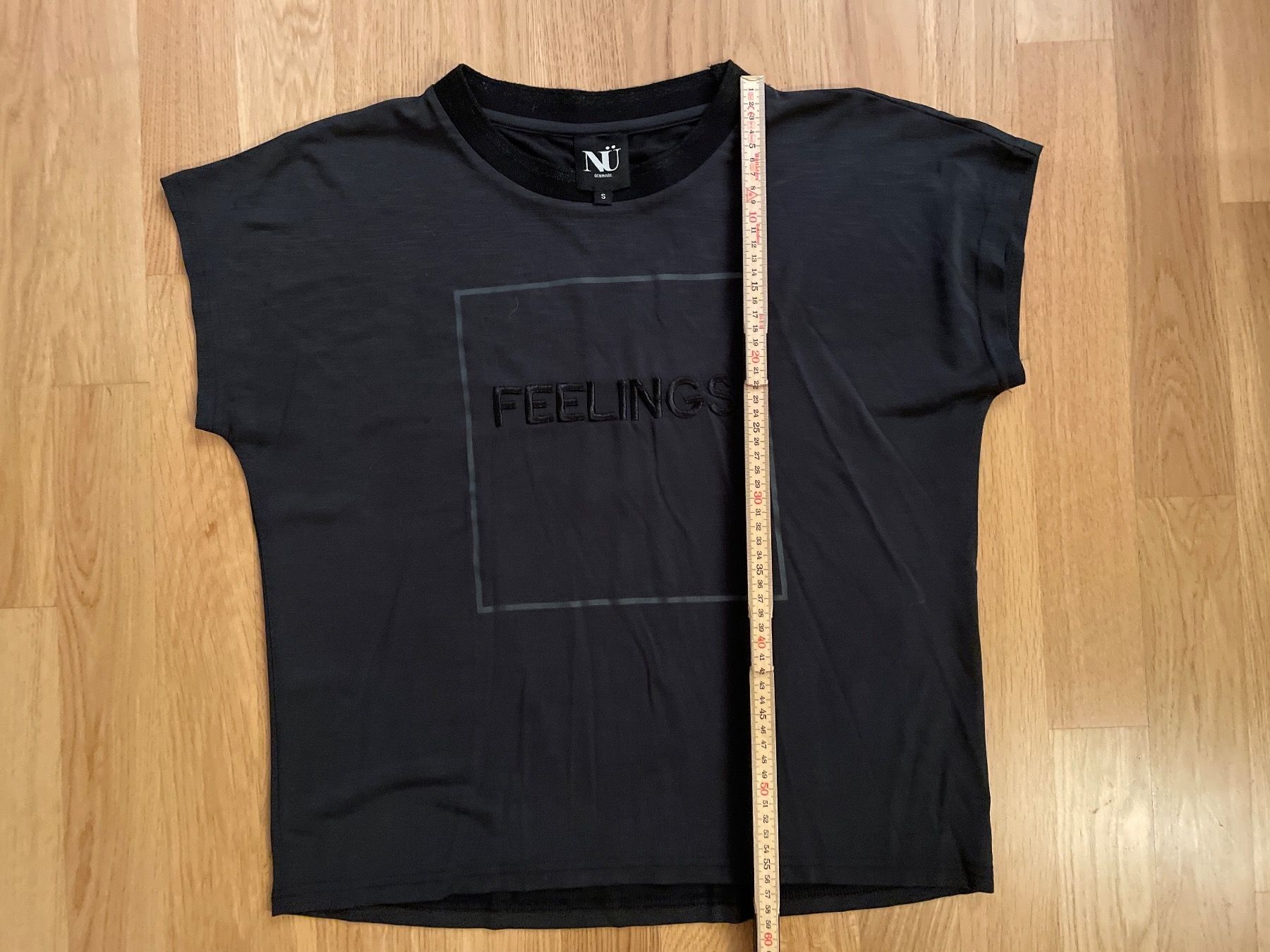 T-shirt: Tshirt Nü S – Usato da Basel venduto da pilzliii