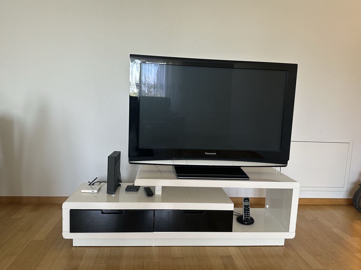 Mobili TV: Fernsehmöbel – Usato da Hägendorf venduto da Nese33