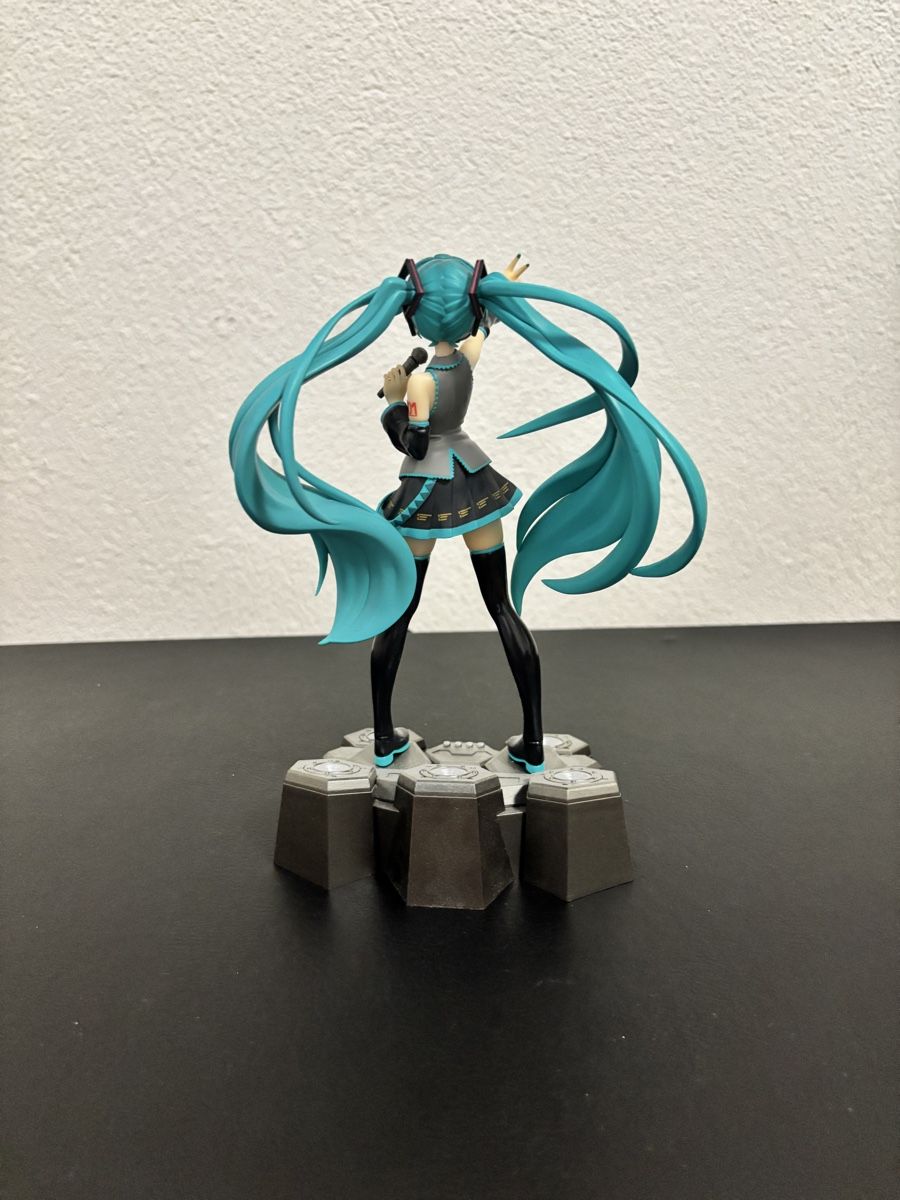 Figuren: Figur Hatsune Miku mit Sockel – Gebraucht aus Luzern von Armastra 2