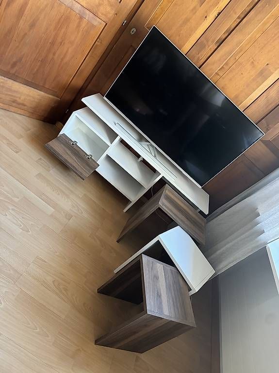 Mobili TV: TV- / Fernsehmöbel mit Hocker – Usato da Zürich venduto da sara.h.22