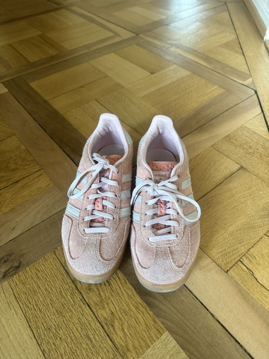 Adidas Scarpe da donna: Pink adidas gazelle – Usato da Genève venduto da tan_f6mm