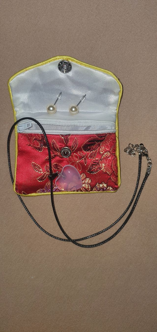 Maniak - Pochette + collier + boucles d'oreilles 10 000fcfa