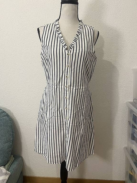 Kleider: GESTREIFTES VERO MODA KLEID – Gebraucht aus Urdorf von Marybyii 1